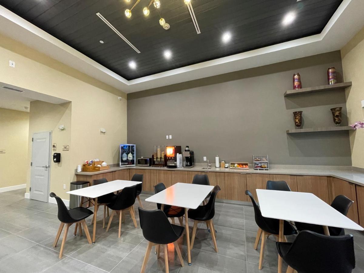 Palace Inn Blue Houston East Beltway 8 Экстерьер фото